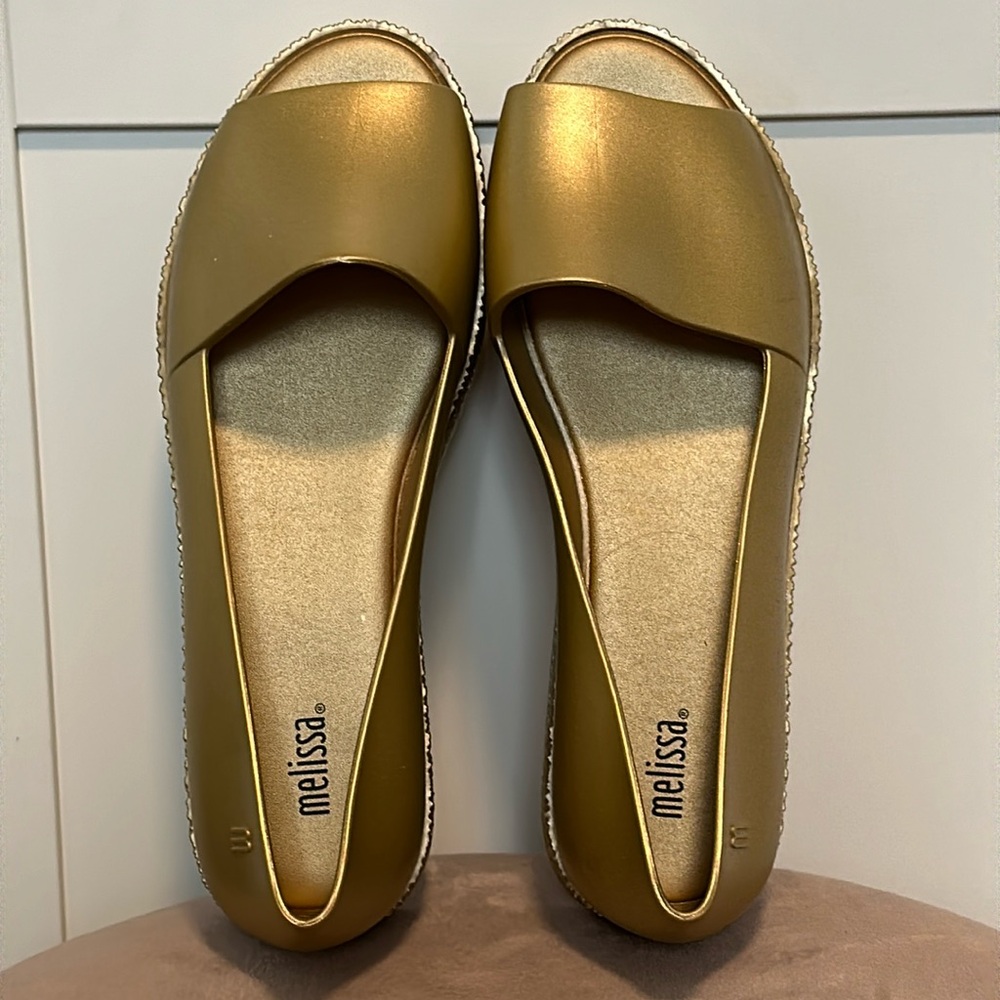 NWOT stunning Melissa, wedge platforms in gold and size 7!